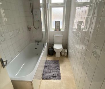 3 bedroom flat to rent - Photo 6