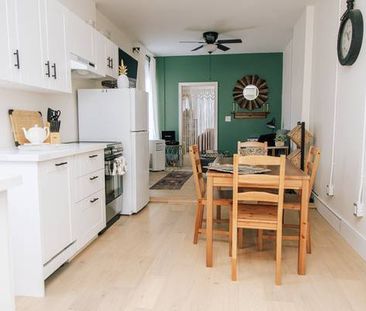 Cozy & Spacious Apartment Overlooking Dundas West - Photo 1