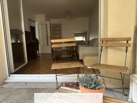 T2 MEUBLE AVEC TERRASSE LYON 7 - Photo 3