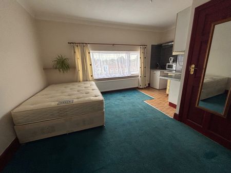 Studio Flat, Whitchurch Lane, HA8 - Photo 5