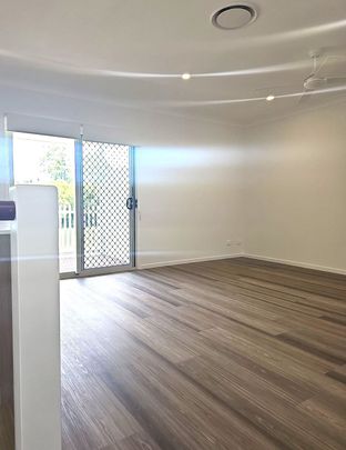 LAWNED BACKYARD OVERLOOKING PARKLAND-3 BED 2BATH TOWNHOUSE WITH FULLY DUCTED AIR - Photo 1