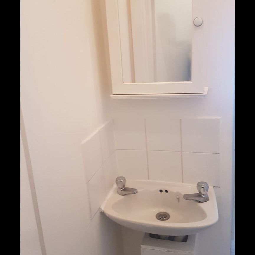 1 Bed Flat, Hornsey Road, N19 - Photo 1