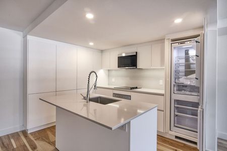 3460 Peel Street - Photo 3