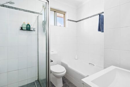 Top Floor Apartment With Sea Views And A Homely Feel - Photo 2