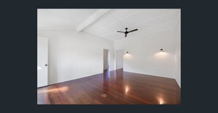 Centrally Located Apartment. - Photo 2