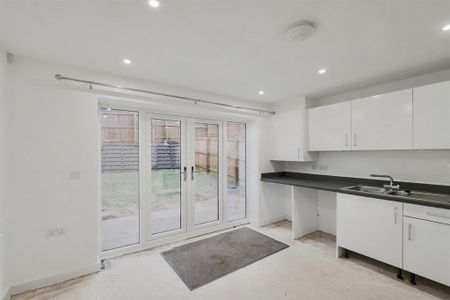 2 bedroom semi-detached house to rent - Photo 4