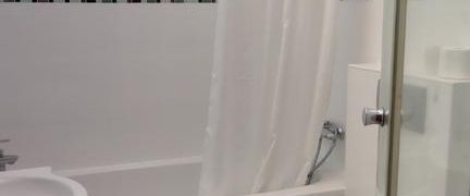 3,5 Zimmer Wohnung, komplett möbliert, direkt an der Haltestelle - Foto 1