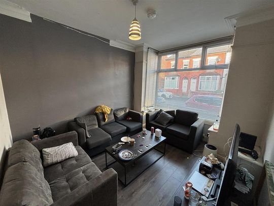 5 bedroom private hall to rent - Photo 1