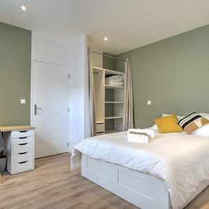 Chambre meublée + SDB privative dans résidence centre-ville - Photo 2