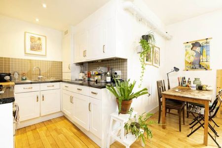 Spacious modern 1 bedroom property in a beautiful conversion in Hackney - Photo 5