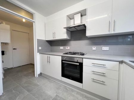 4 bedroom terraced house to rent - Photo 3