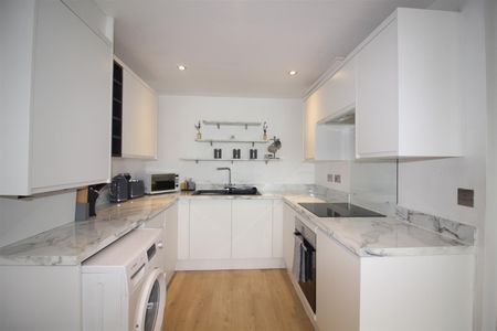 2 Bedroom Flat - Photo 2