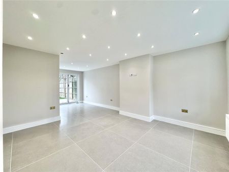 5 bedroom semi-detached house to rent - Photo 2