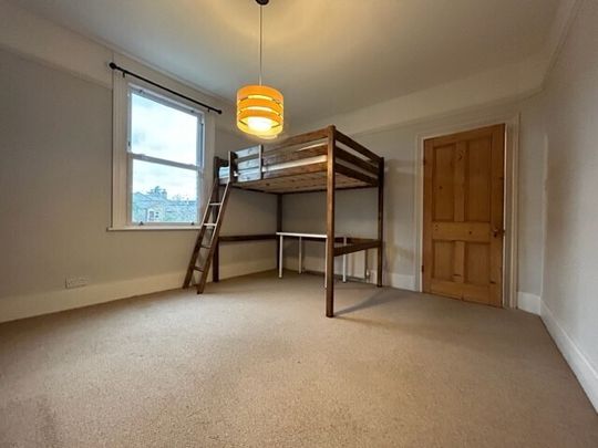 South Woodford, E18, London - Photo 1