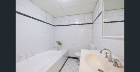 Modern Apartment with Expansive Wrap-Around Balcony – Prime Hornsby Location - Photo 5