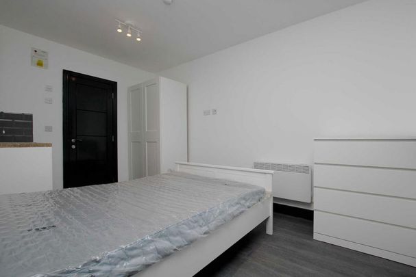 Studio to rent - Photo 1