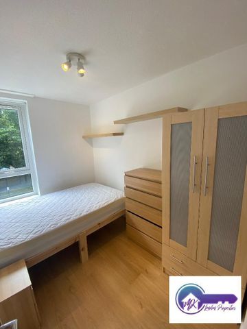 1 bedroom in a flat share to rent - Photo 3