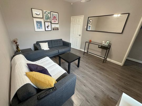 4 bedroom terraced house to rent - Photo 1