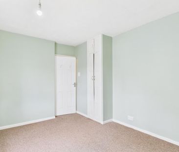 4 bedroom end of terrace house to rent - Photo 4