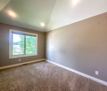 3 Bed Duplex With Double Garage In West Hillhurst - Photo 3