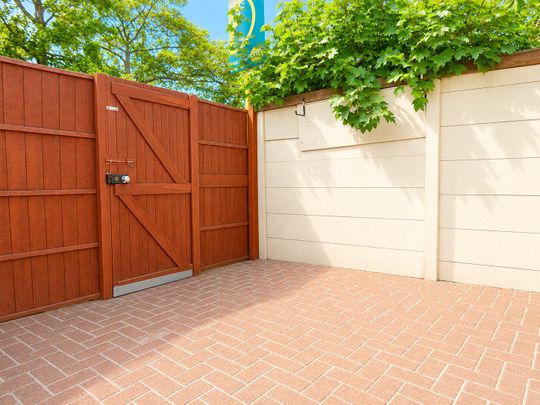 Hubbard Road, London, SE27 9PJ - Photo 1