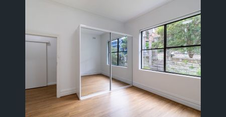 Fully Renovated Home in Prime Willoughby Location - Photo 5