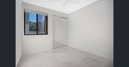 HUGE penthouse living - Photo 3