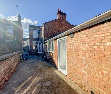 5 bedroom semi-detached house to rent - Photo 5