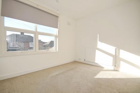 3 bedroom House To Let - Photo 3