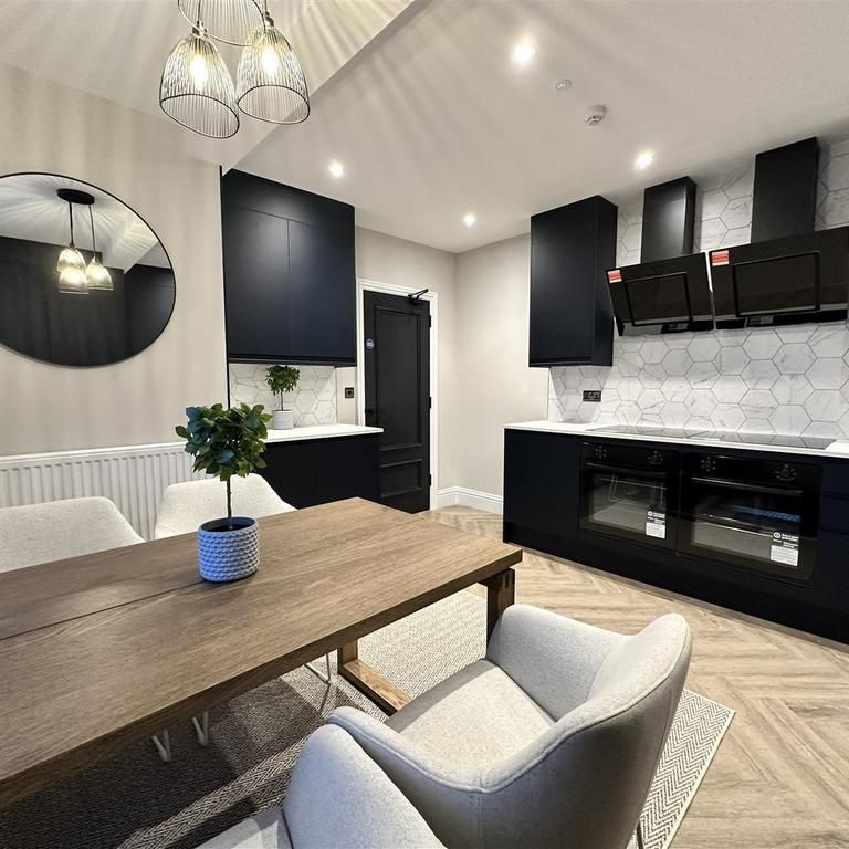 1 bedroom in a house share to rent - Photo 1