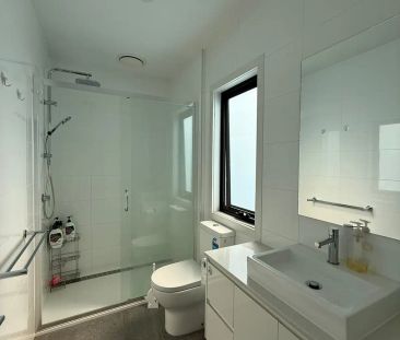 “Modern Comfort in a Prime Reservoir Pocket” - Photo 6