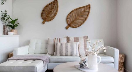 Premium beachside location, views, pool, furnished - Photo 2