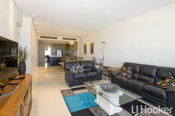 Luxury, Relaxed Coastal Living - Photo 1