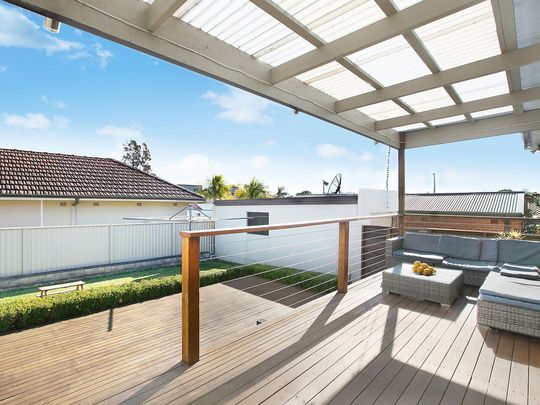 A Family-Friendly Contemporary Comfort in Prime Ryde Location - Photo 1