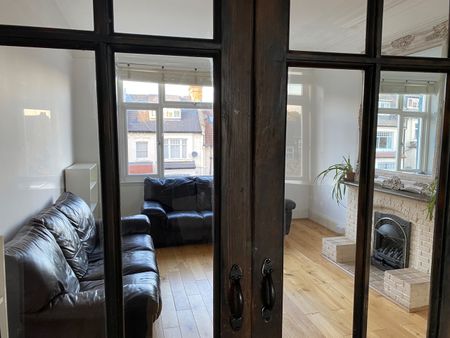 3 Bed Maisonette, Cavendish Road, N4 - Photo 2