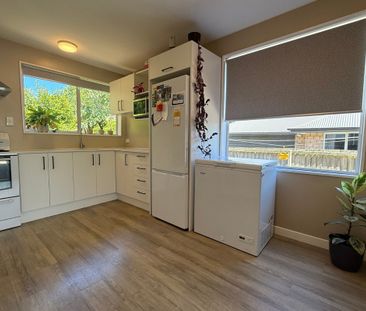 Modern, Private & Spacious – 3 Bedroom Home on Quiet Back Section - Photo 6