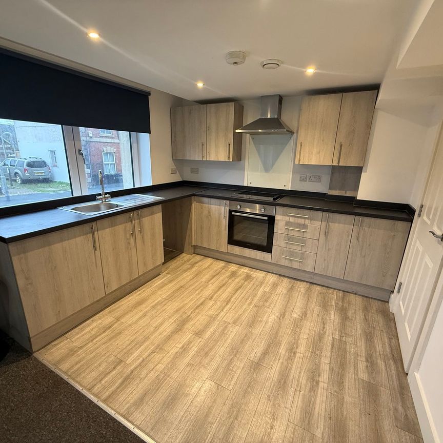 Newton Road, Yeovil, Somerset - Photo 1