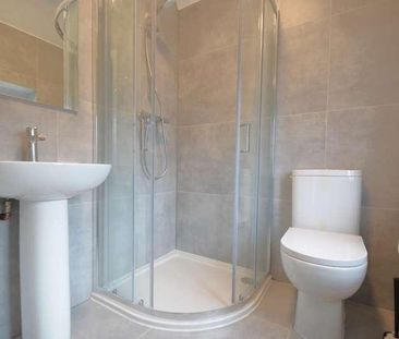 Worple Avenue, Staines-upon-thames, TW18 - Photo 1