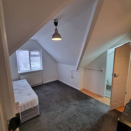 Studio Flat, Village Way East, HA2 - Photo 3