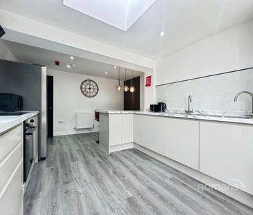 1 bedroom in a house share to rent - Photo 2