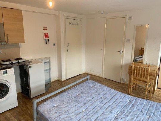 Studio to rent - Photo 1