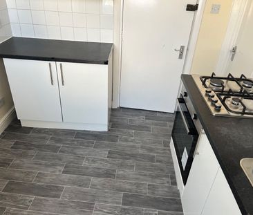 Studio Flat, High Road, IG1 - Photo 3