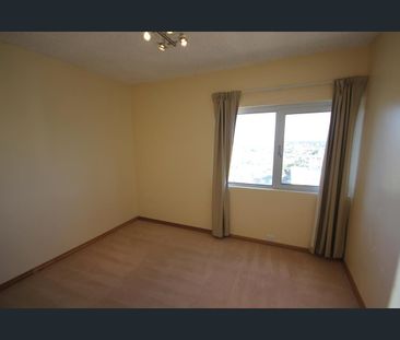 3 Bedrooms 1 bathroom Apartment with STUNNING VIEWS! - Photo 4