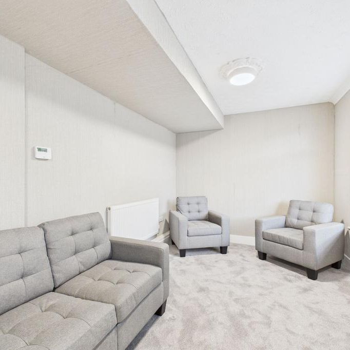 4 bedroom house of multiple occupation to rent - Photo 1