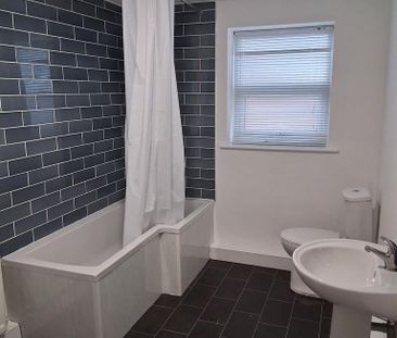 2 bedroom end of terrace house to rent - Photo 6