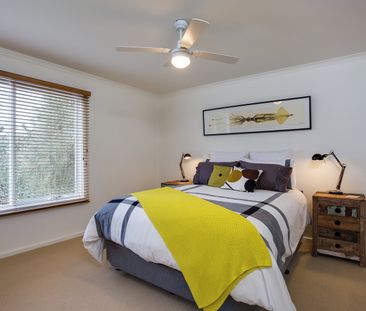 Coastal Comfort in a Quiet Portsea Court - Photo 6