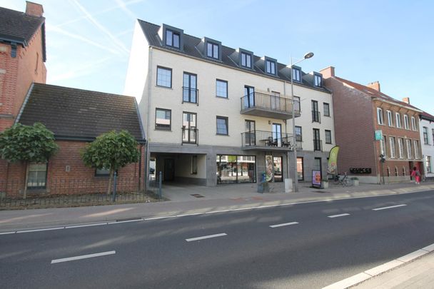 Een appartement op de 2de verdieping links met terras en garage in het centrum van Merksplas. - Photo 1