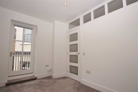1 bed First Floor Flat for rent - Photo 2