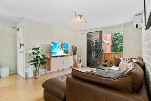 Beachside Convenience – Neat & Tidy Two-Bedroom Unit - Photo 1