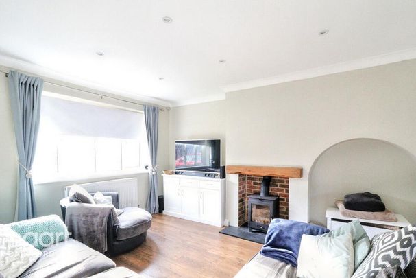 3 bedroom semi-detached house to rent - Photo 1